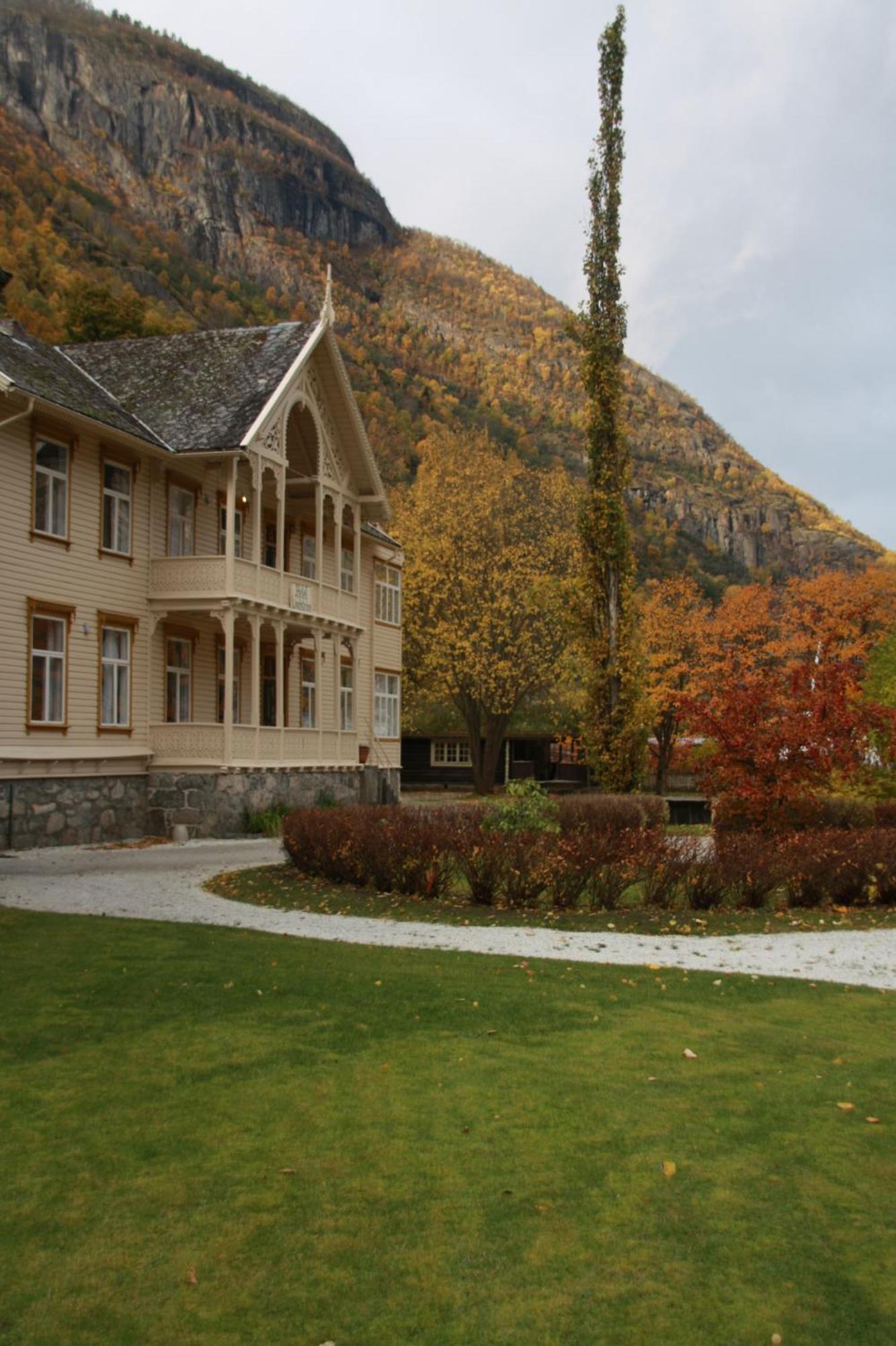 Lindstrom Hotel Lærdalsøyri Exteriér fotografie